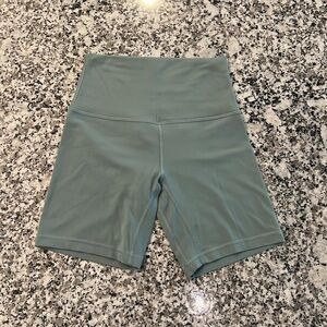 EUC Lululemon Align 6-inch shorts - 2